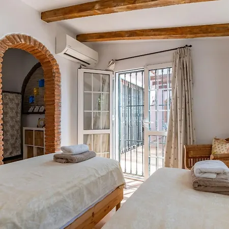 度假居 Charming House With Private Pool And Garden 内尔哈
