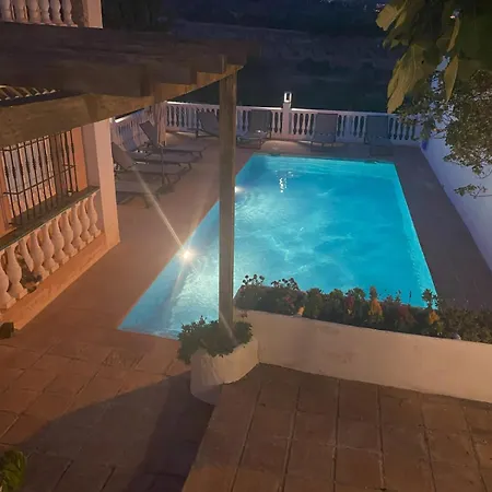 Charming House With Private Pool And Garden 内尔哈