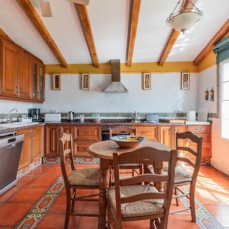 Charming House With Private Pool And Garden 内尔哈