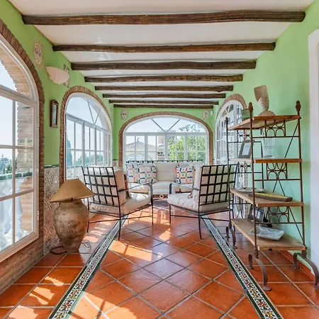 Charming House With Private Pool And Garden 度假居 *