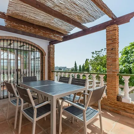 Charming House With Private Pool And Garden נרחה