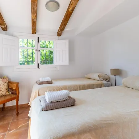 Charming House With Private Pool And Garden بيت للعطل