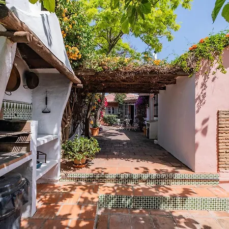 Charming House With Private Pool And Garden نيرخا